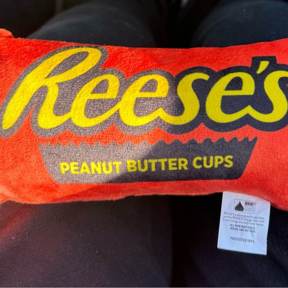 Reese’s plush dog toy - Picture 2 of 3